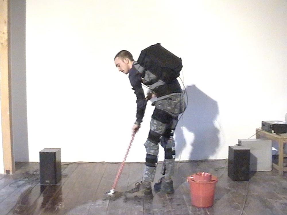 Wearable Sound: washing the floor of tranzit house, video (3‘25”), 2004, video still